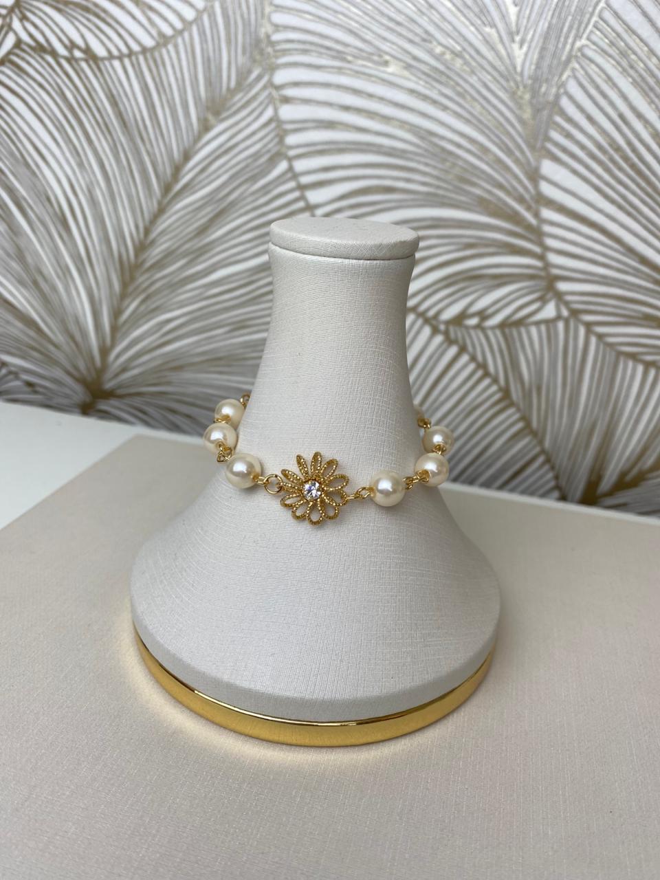 Pulseira Pérolas Floral Charm