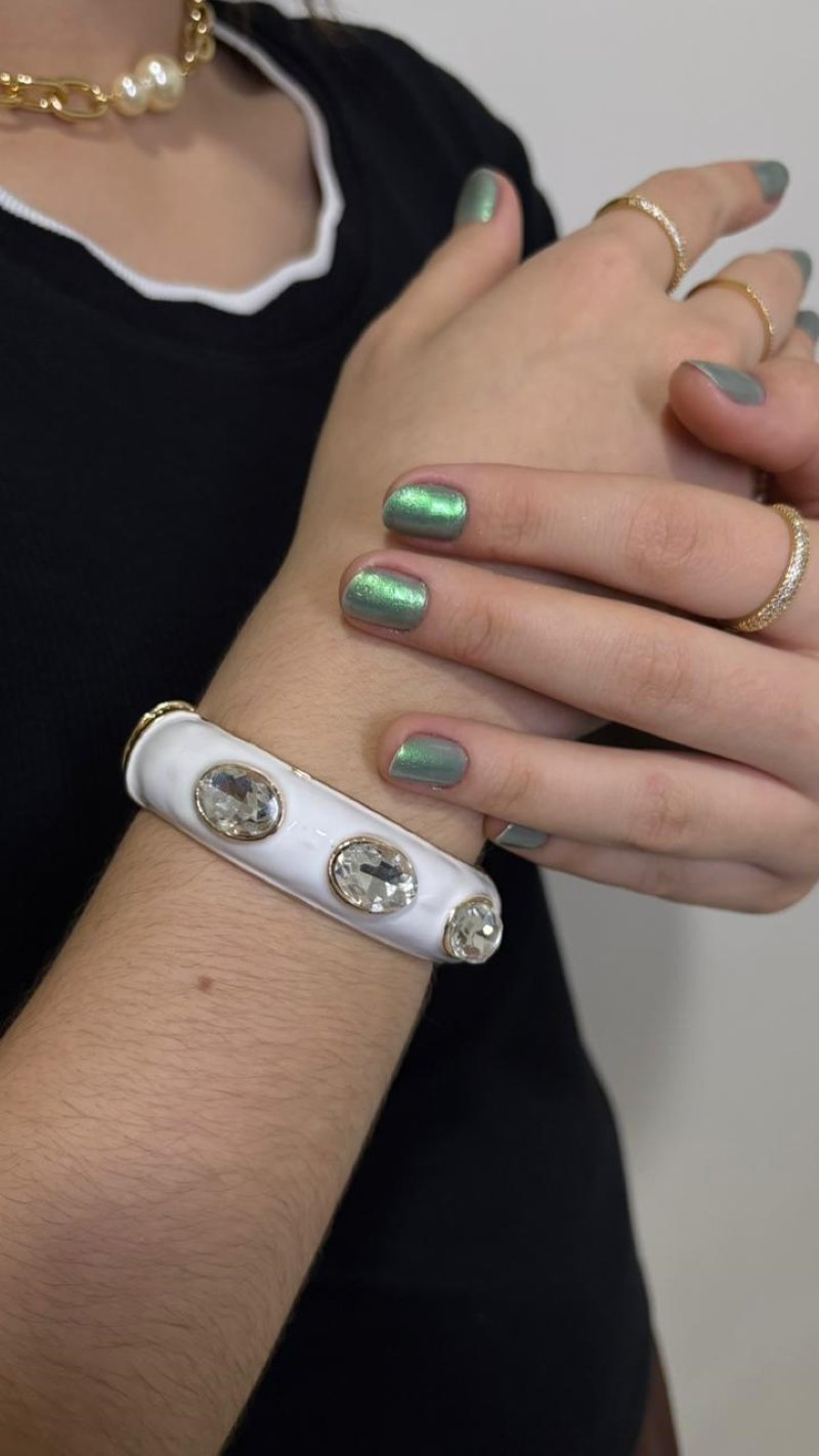 Bracelete Resinado e Cristais