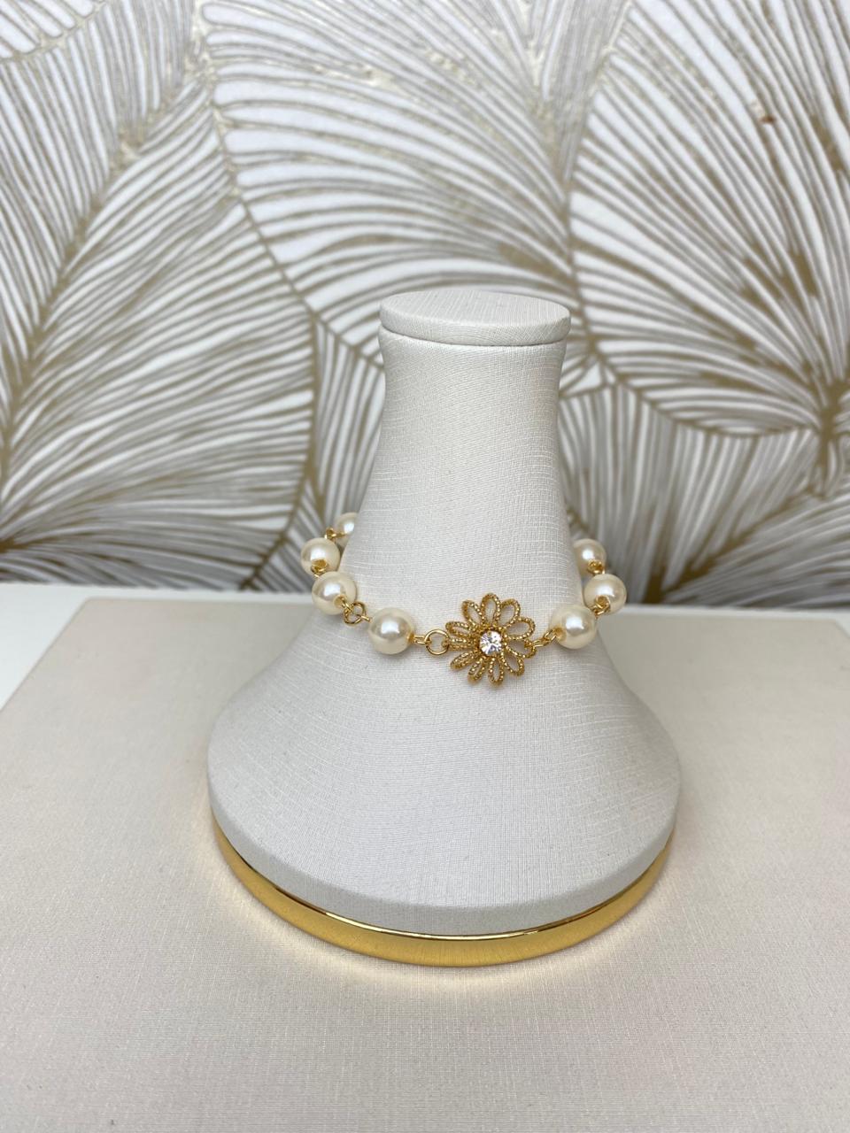 Pulseira Pérolas Floral Charm