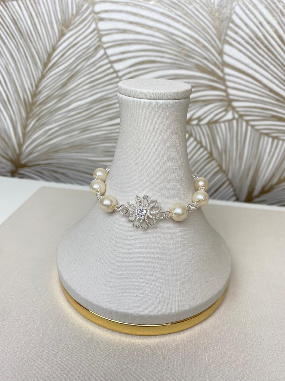 Pulseira Pérolas Floral Charm