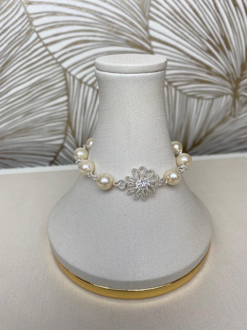 Pulseira Pérolas Floral Charm